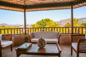 Signature-sviitti, poreamme, näköala uima-altaalle | Terassi/patio