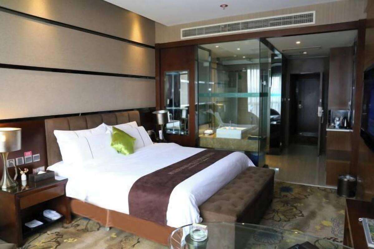 Minibar, in-room safe, alarm clocks