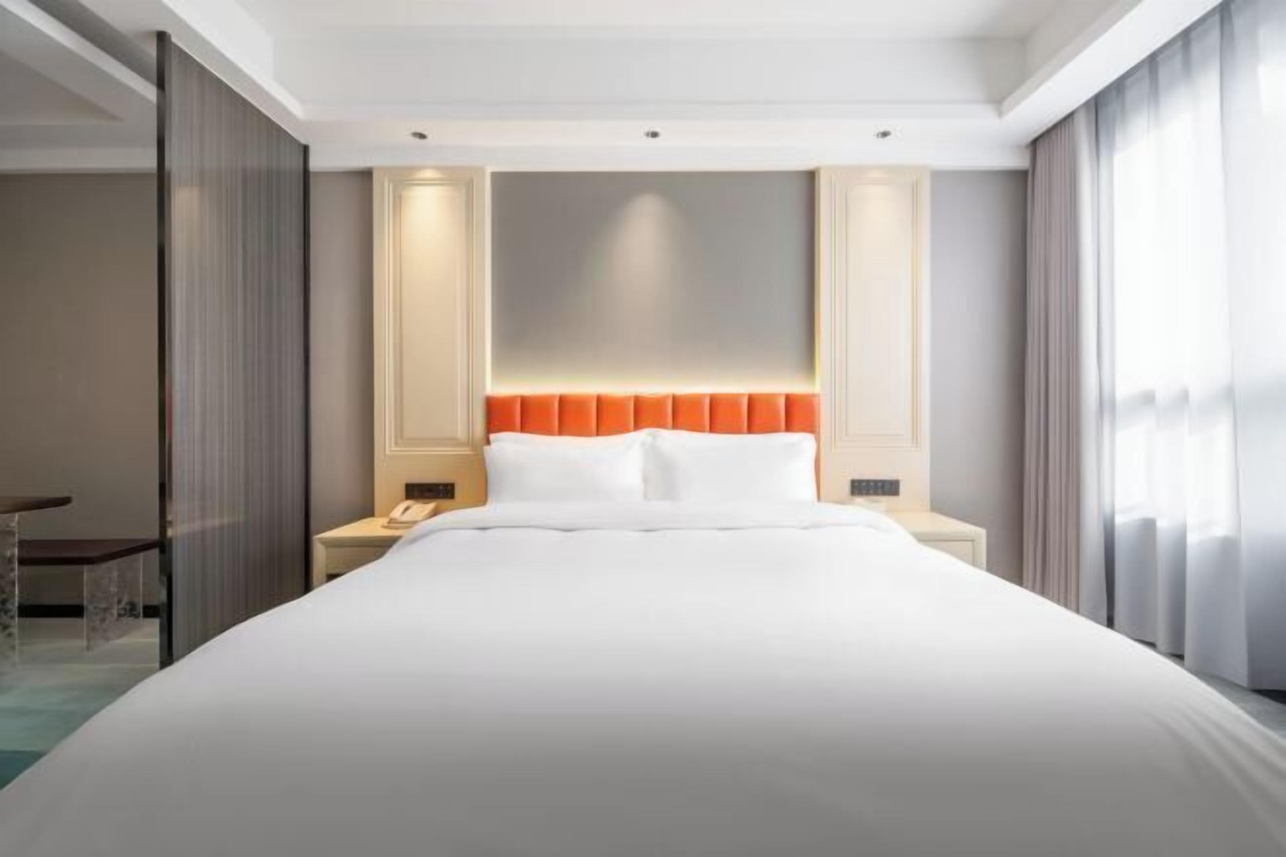 Minibar, in-room safe, alarm clocks