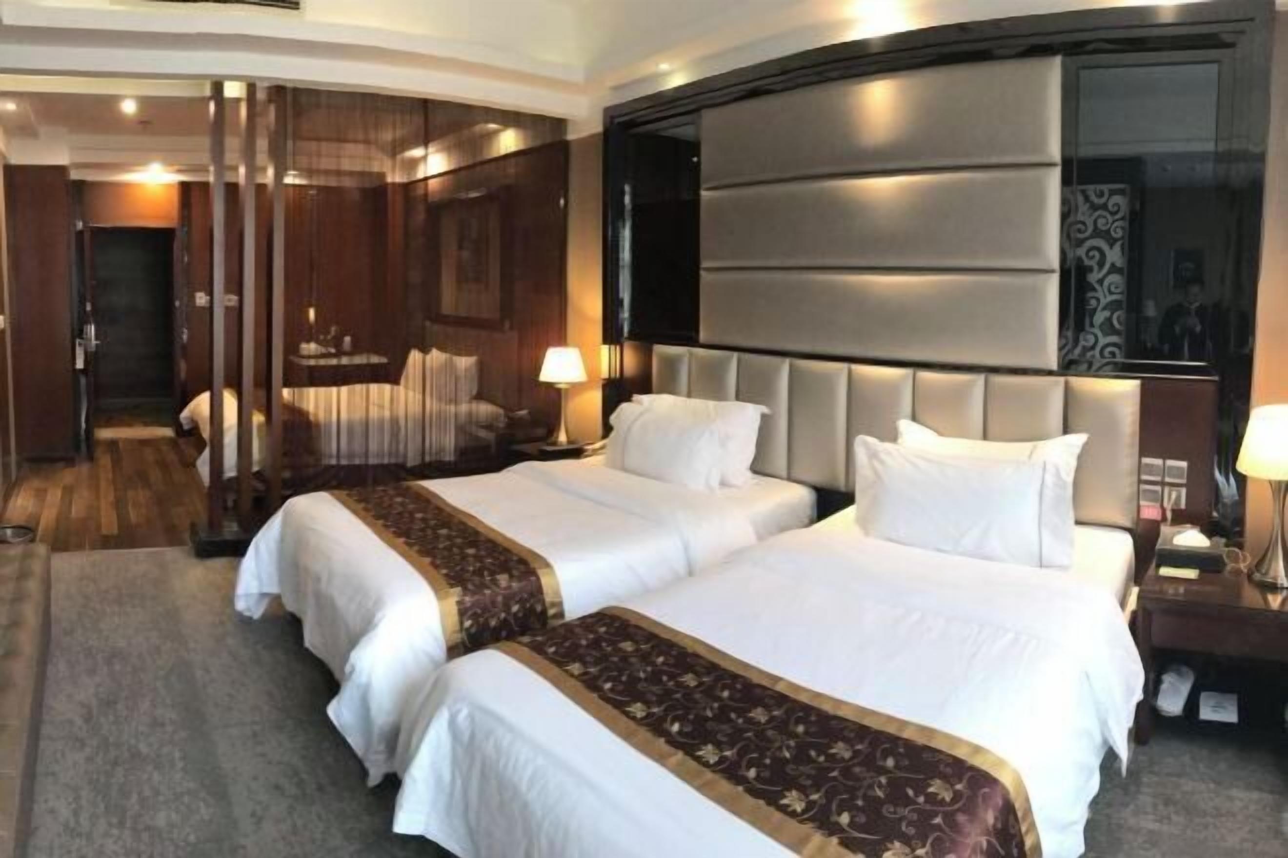 Minibar, in-room safe, alarm clocks