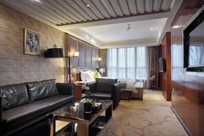 Een minibar, een kluis op de kamer, een wekker