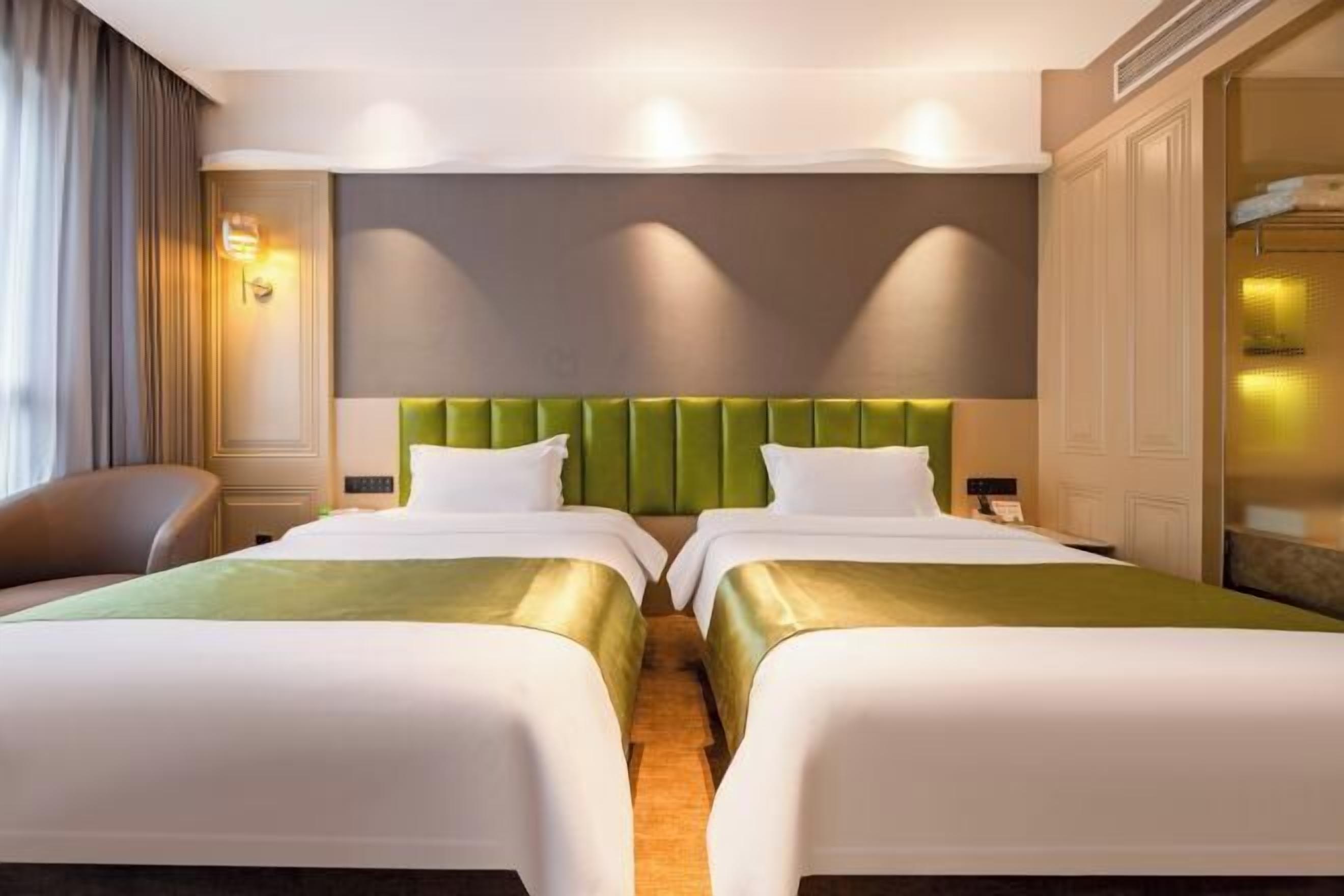 Minibar, in-room safe, alarm clocks