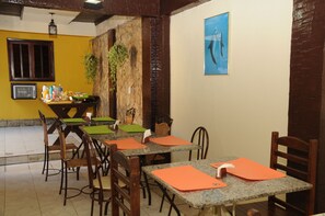 Free daily buffet breakfast - Pousada Verdemar Centro (Búzios)