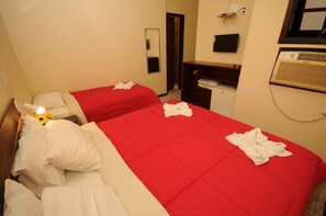 Standard Triple Room | Minibar, free WiFi, bed sheets - Pousada Verdemar Centro (Búzios)