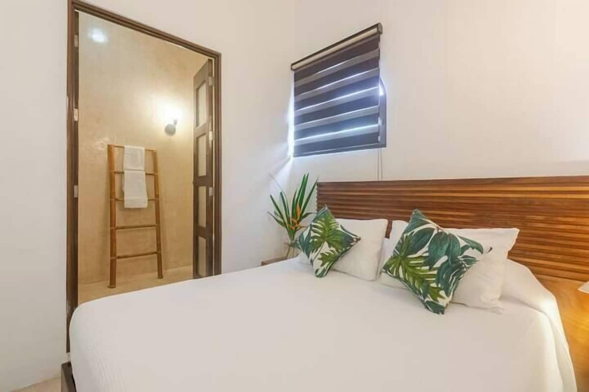 Basic Room | Bathroom