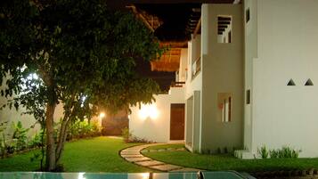 Façade de lâhĂ©bergement - soirĂ©e/nuit