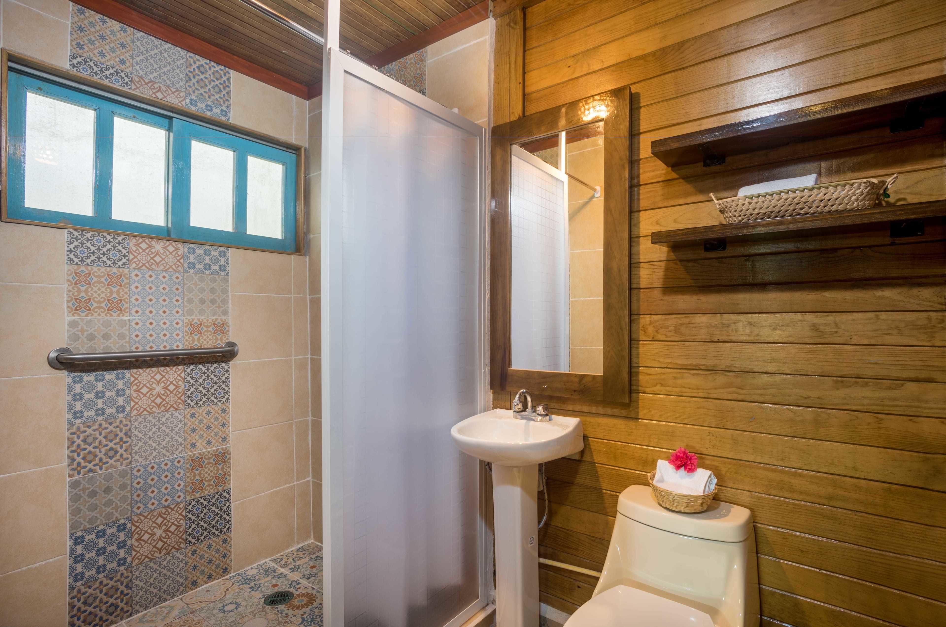 deluxe cabin | bathroom | shower, free toiletries, hair dryer, towels