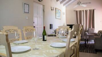 Apartment, 2 Bedrooms | In-room dining