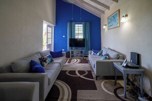 公寓, 2 間臥室 | 客廳 | 42 吋平面電視連有線電視頻道、電視、DVD 播放機