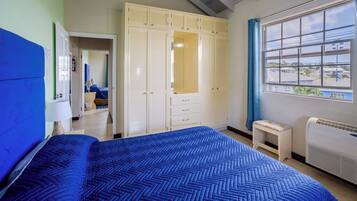 Apartment, 2 Bedrooms | 2 bedrooms, Egyptian cotton sheets, premium bedding, Tempur-Pedic beds