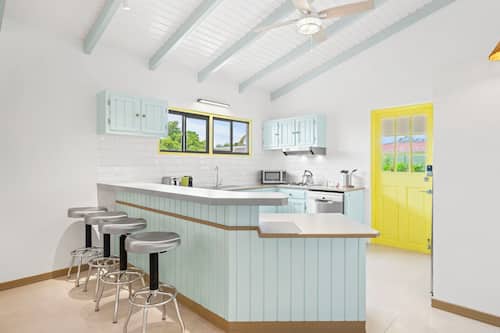 Villa Deluxe, 2 camere da letto, vista giardino, lato piscina | Cucina privata | Frigorifero con congelatore, microonde, piano cottura