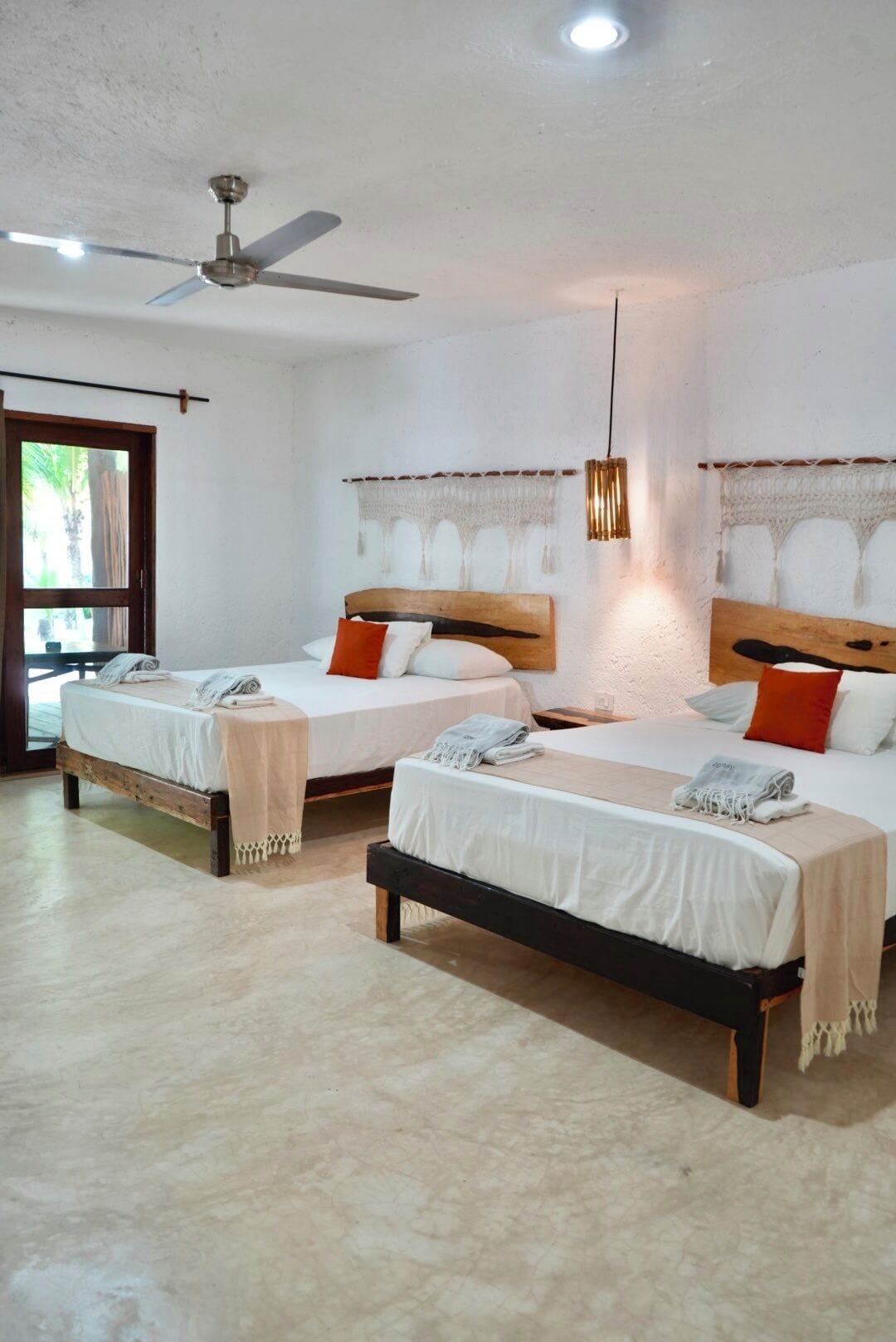 Quadruple Room | Minibar, in-room safe, bed sheets