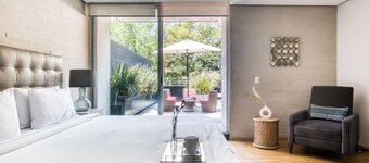 AR 218 Hotel by ULIV
