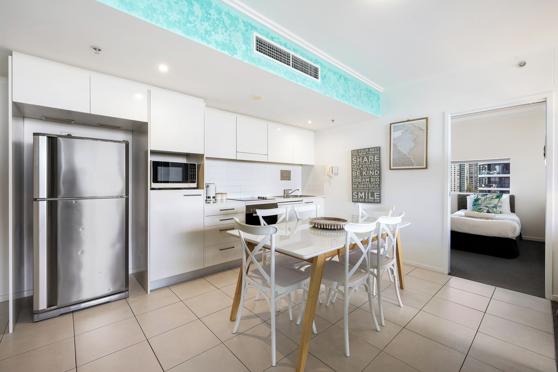 Departamento, 2 habitaciones, 2 baños, vista al océano | Cocina privada | Refrigerador con congelador, microondas y parrilla de estufa 