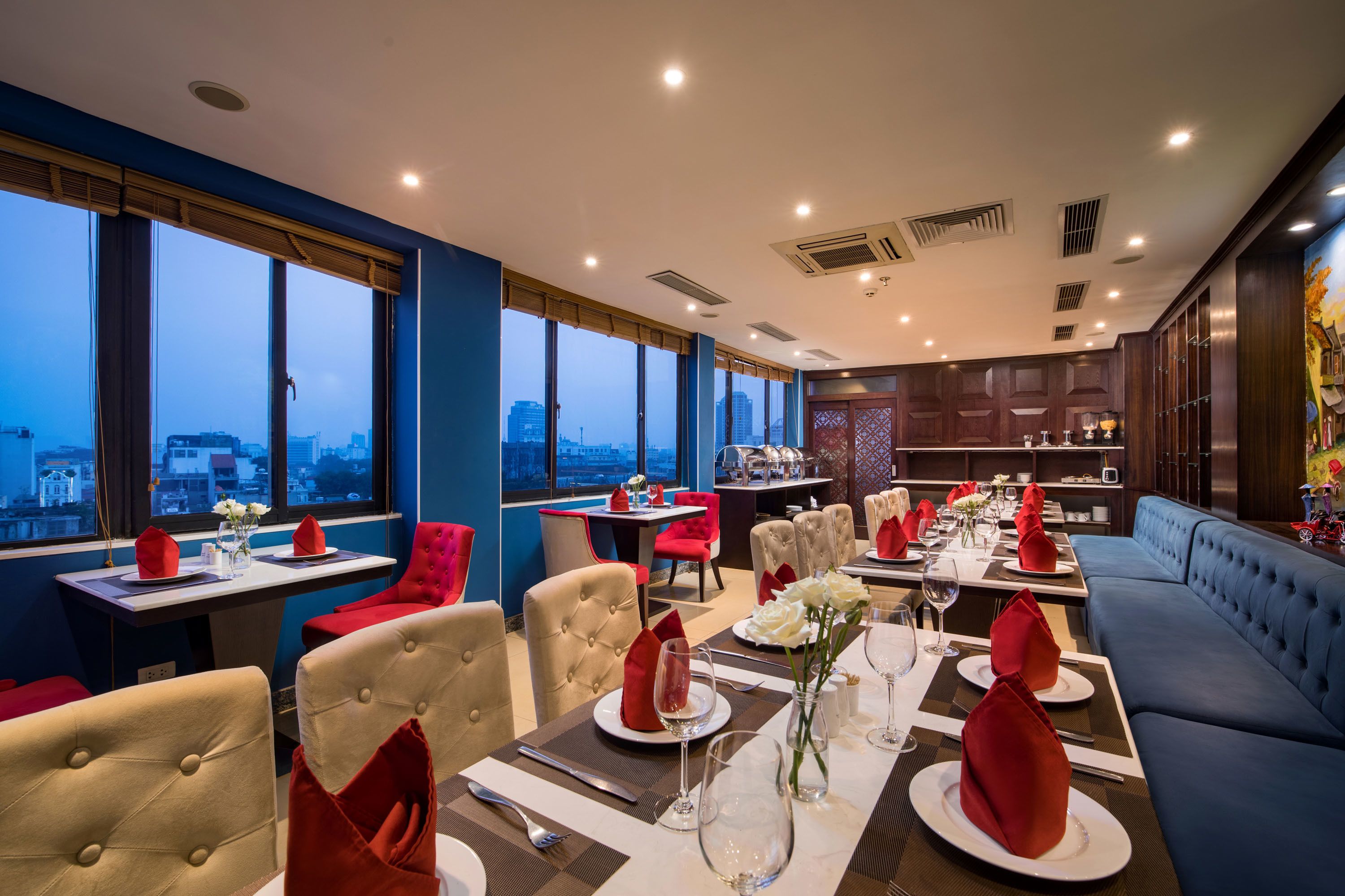 Se sirven desayunos y cocina vietnamita