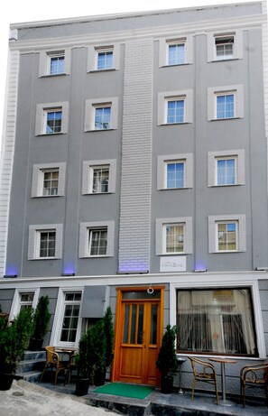 Front of property - Comfort Hotel Taksim (Istanbul)