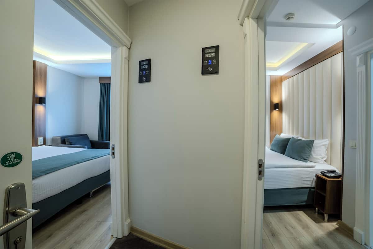 Family Connecting Room 4 Pax | Premium bedding, minibar, in-room safe, free WiFi