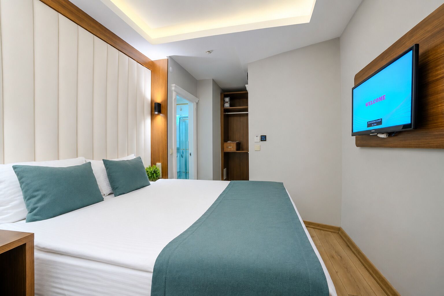 Premium bedding, minibar, in-room safe, WiFi (free)