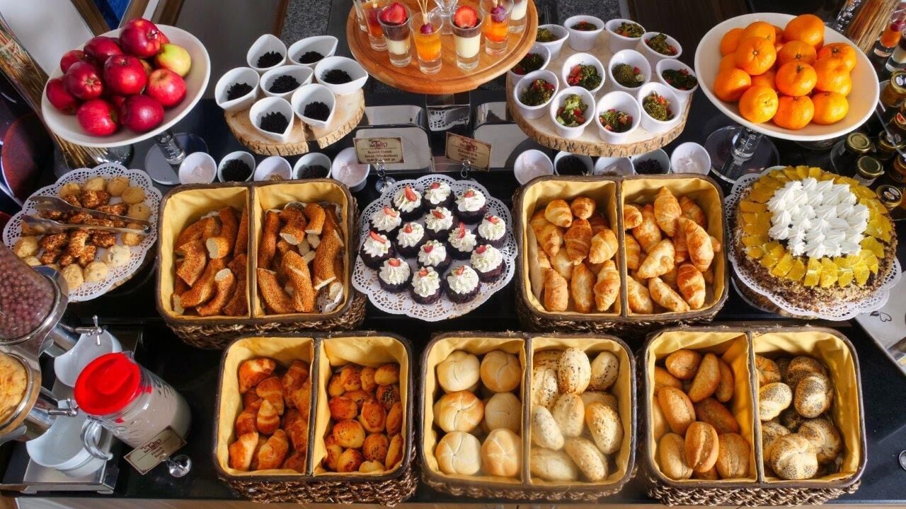 朝食 (ビュッフェ)、毎日提供 (有料)