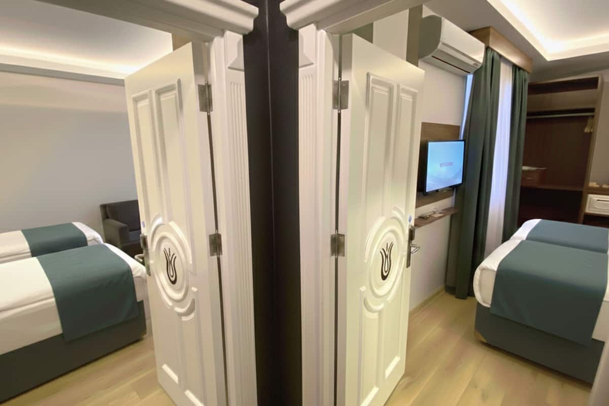 Family Room Connecting 5 Pax | Hochwertige Bettwaren, Minibar, Zimmersafe, kostenloses WLAN