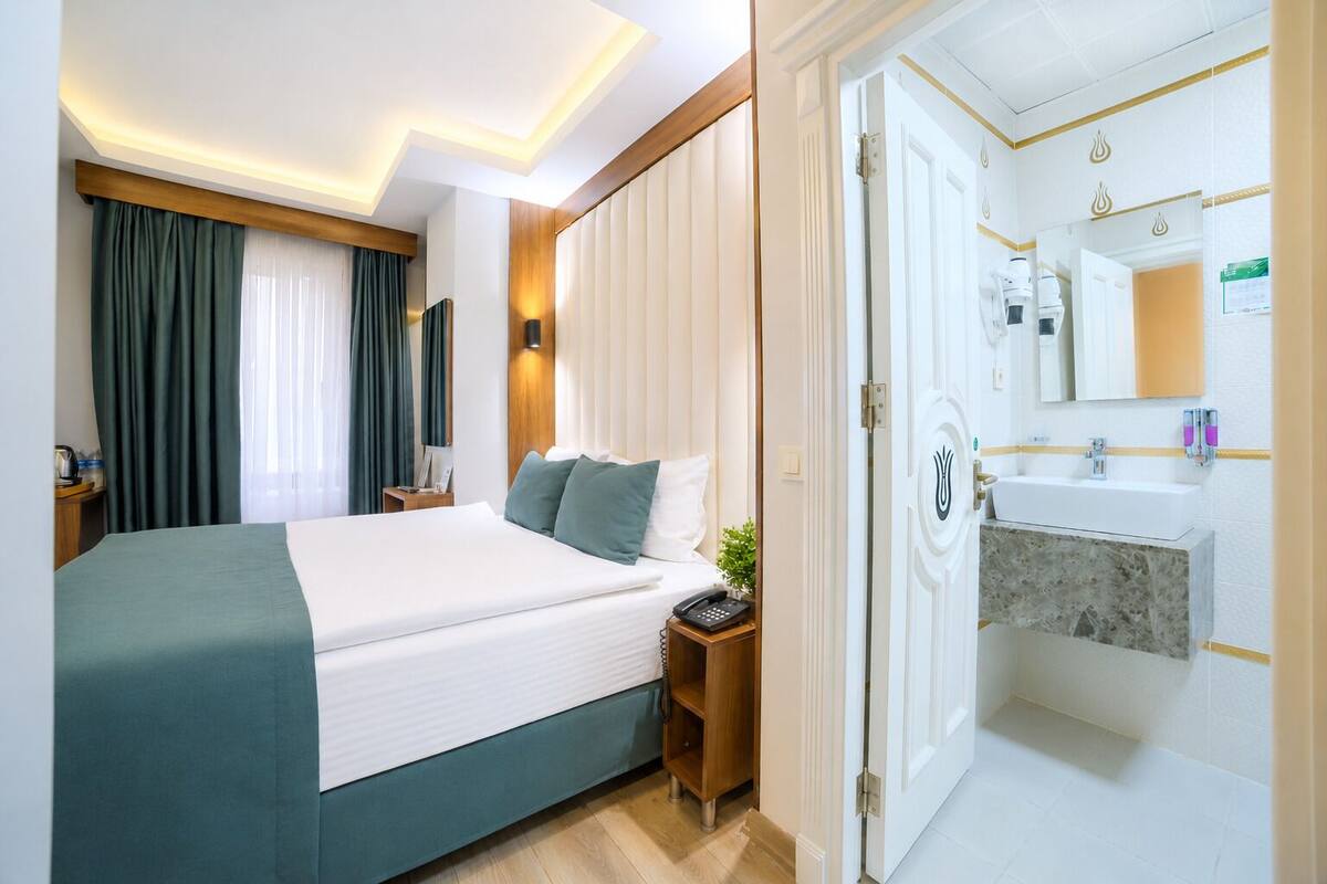 Premium bedding, minibar, in-room safe, WiFi (free)