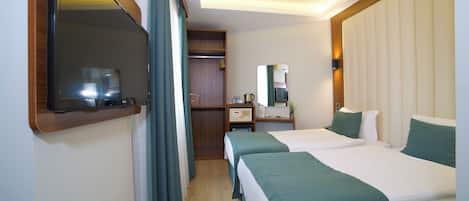 Hochwertige Bettwaren, Minibar, Zimmersafe, kostenloses WLAN