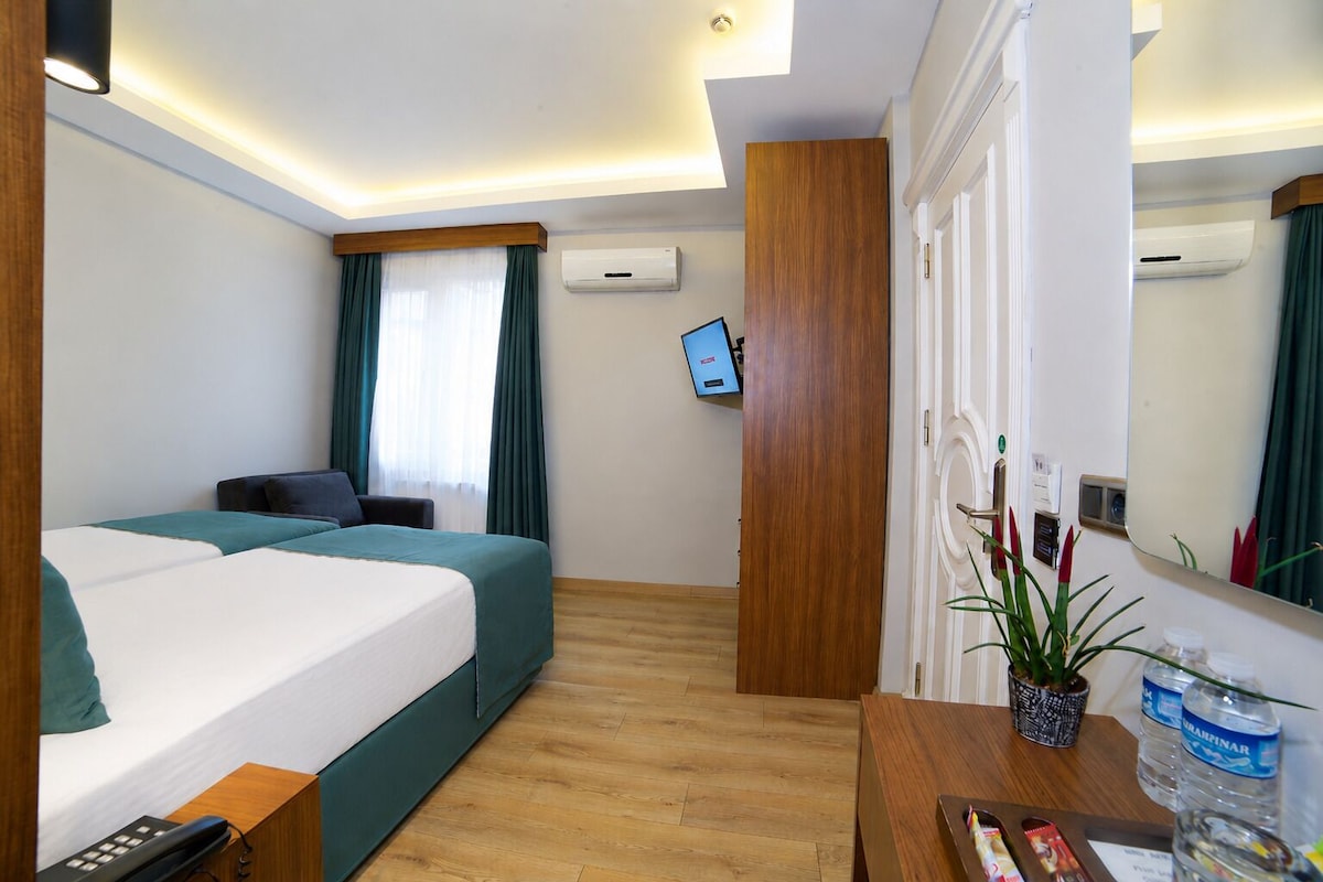 Superior Double or Twin Room | Premium bedding, minibar, in-room safe, WiFi (free)