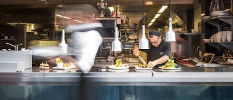 Petit déjeuner, déjeuner et dßner servis sur place