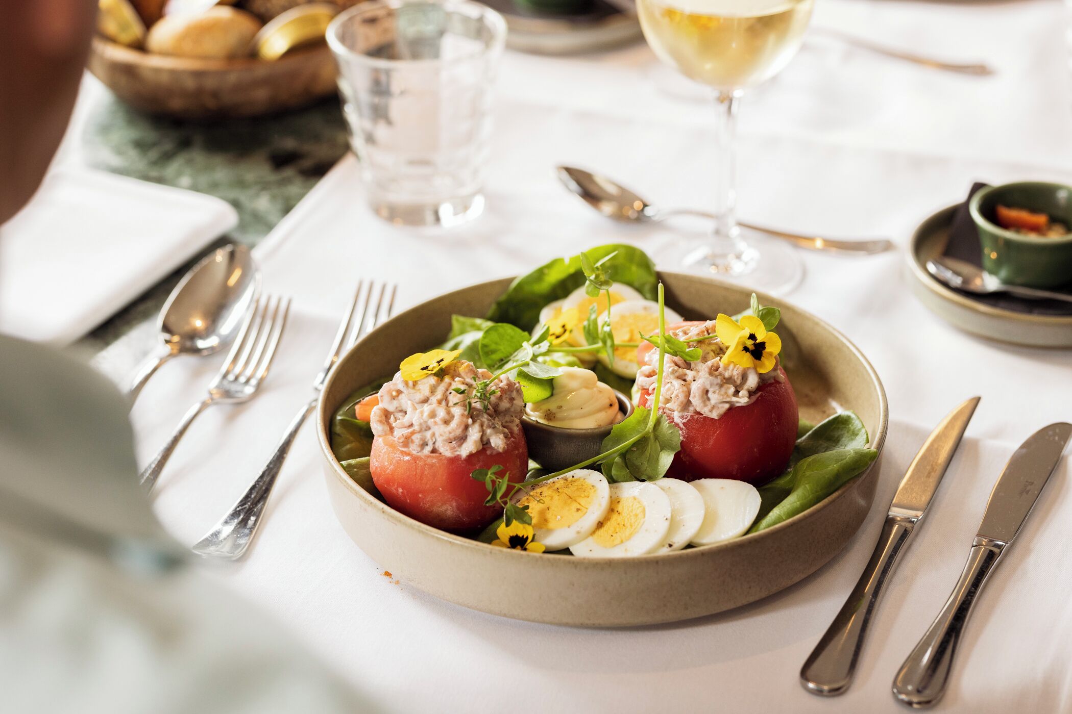 breakfast, lunch and dinner served