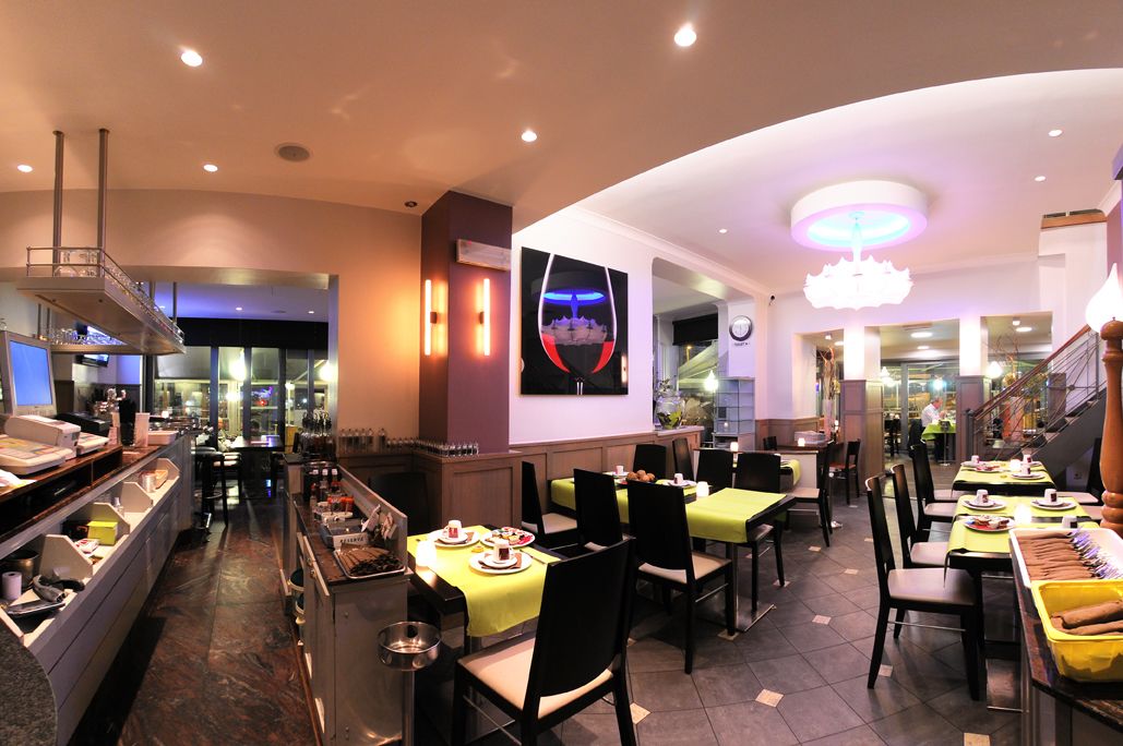 breakfast, lunch and dinner served