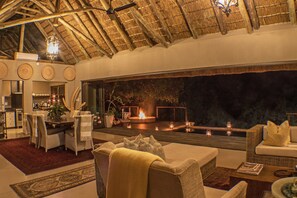 Royal Suite | Living room | Fireplace - The River Lodge at Thornybush (Hoedspruit)