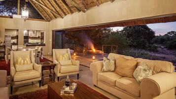 Royal suite | Privékitchenette | Een koelkast, een koffiezetapparaat/waterkoker