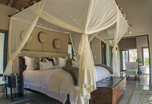 Deluxe Suite | Egyptian cotton sheets, premium bedding, free minibar, in-room safe