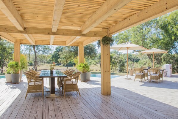 Outdoor pool - The River Lodge at Thornybush (Hoedspruit)