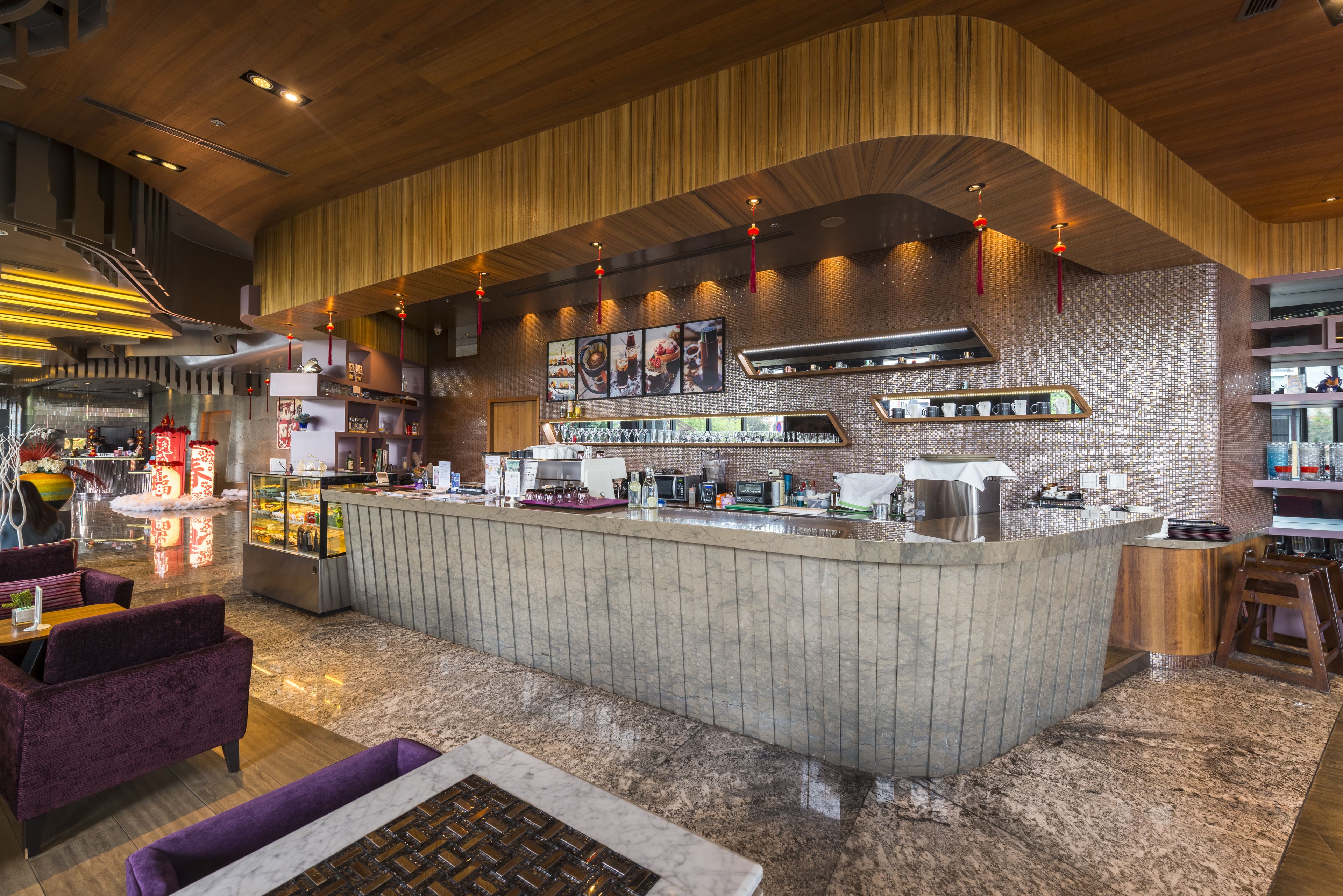 2 restaurants, breakfast served