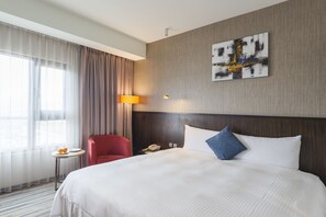 مكتب وواي فاي مجانًا وملاءات أسرّة