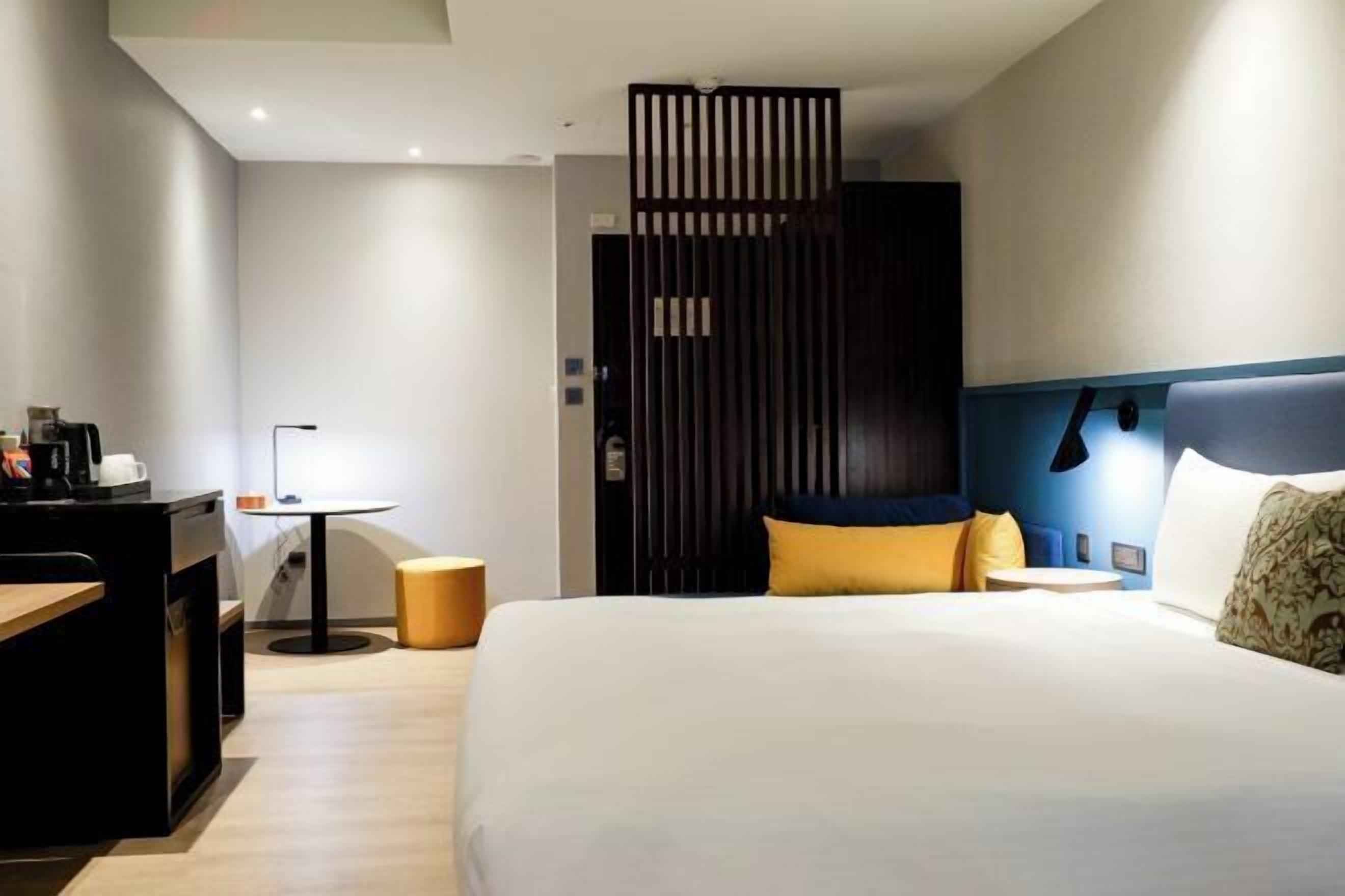 Desk, free WiFi, bed sheets