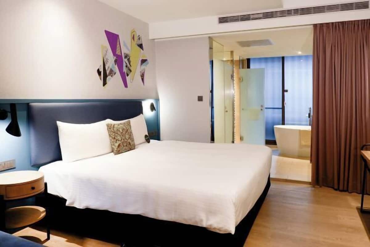 Desk, free WiFi, bed sheets