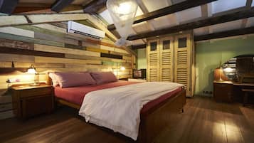 Suite (Courtyard Duplex ) | Bar mini, peti besi dalam bilik, dihias secara berasingan 