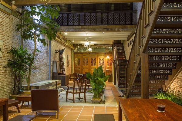 Lobby lounge