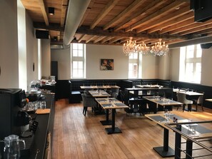 Breakfast and dinner served, French cuisine - Hotel De Boskar (Peer)