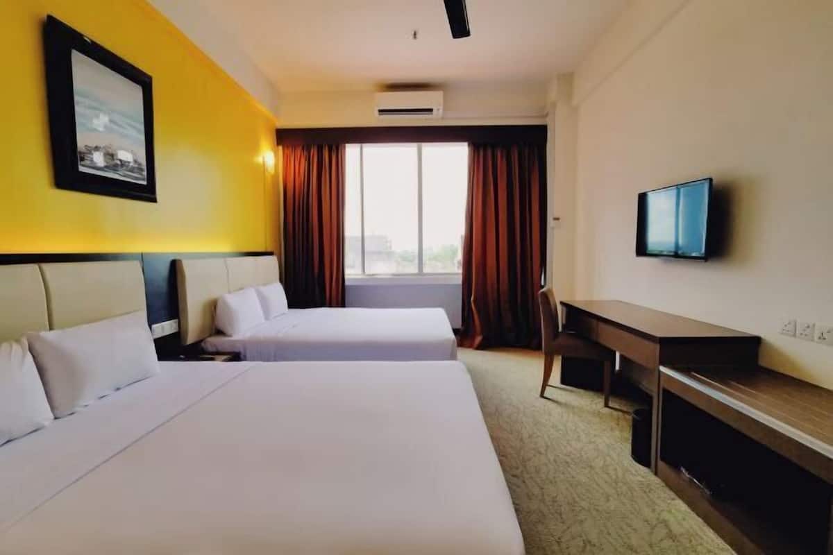 Minibar, in-room safe, desk, iron/ironing board
