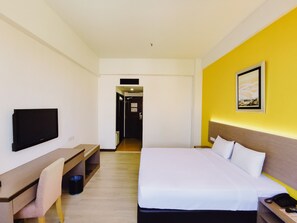 Coffres-forts dans les chambres, bureau, fer et planche à repasser