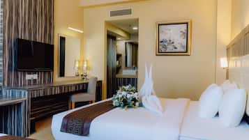 Minibar, in-room safe, desk, iron/ironing board