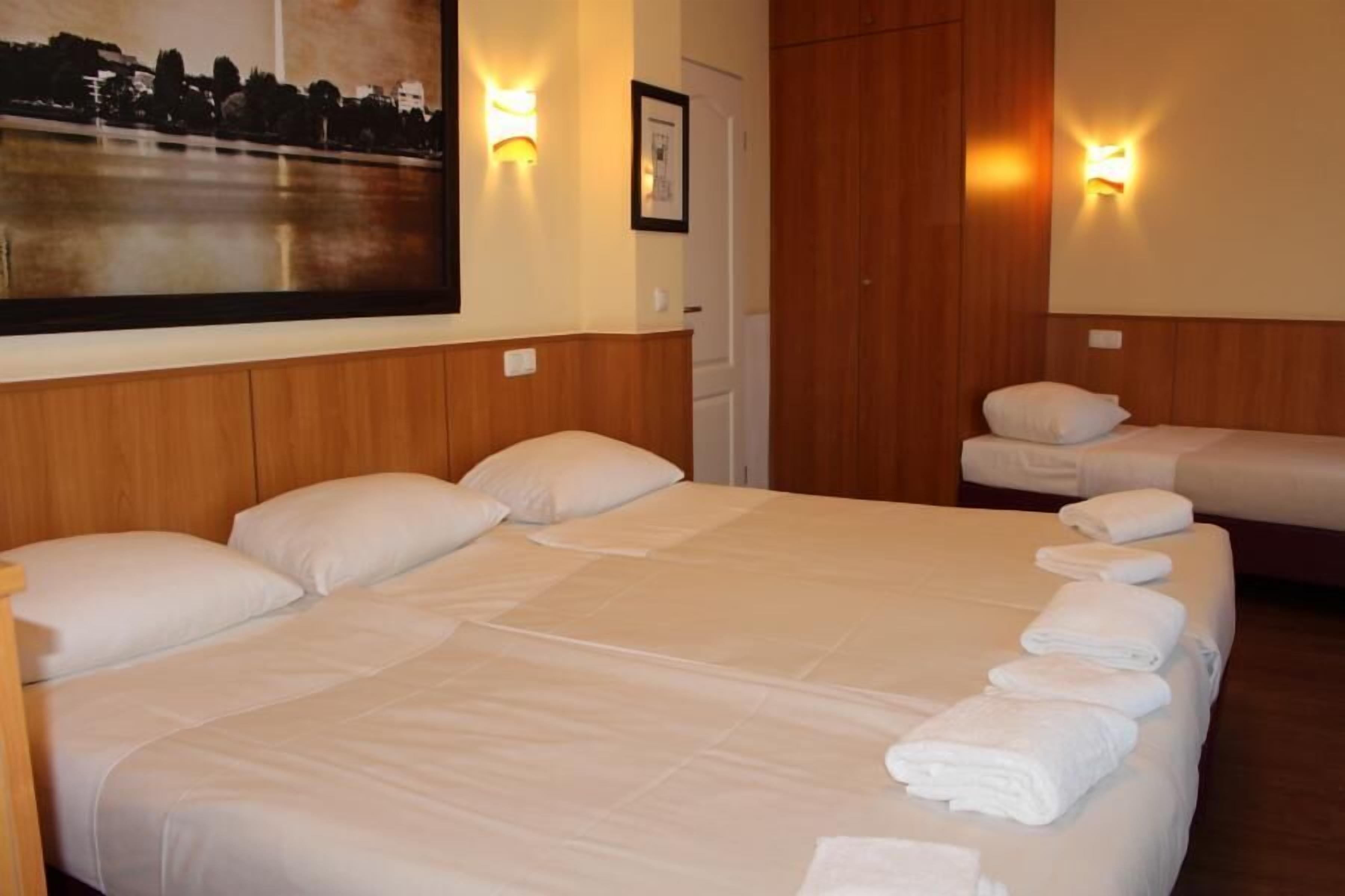 Schreibtisch, Bügeleisen/Bügelbrett, kostenloses WLAN, Bettwäsche