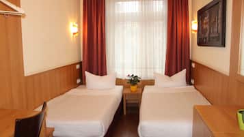 Twin Room | Living room | Flat-screen TV