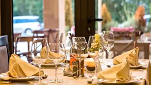 Desayuno buffet (INR 300 por persona)