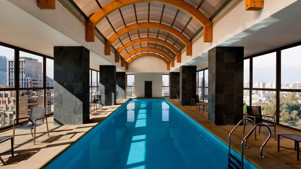 Piscina coberta i piscina a l'aire lliure 