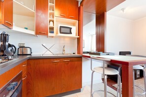 Fridge, microwave, coffee/tea maker - San Cristóbal Suites Santiago (Santiago)