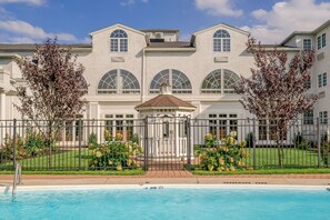 Exterior - Chateau Renault (Egg Harbor City)